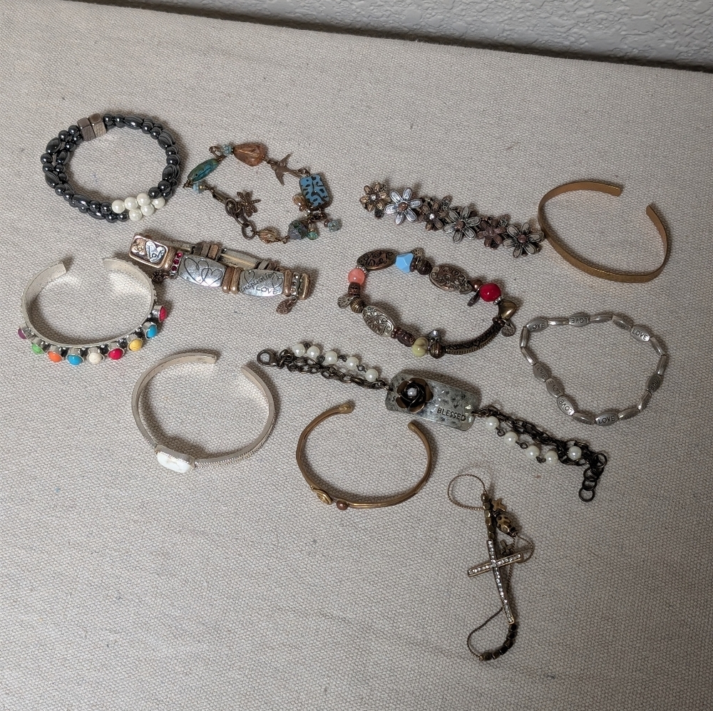 Costume fashion jewelry lot of 12 bracelets women modern floral whimsy boho